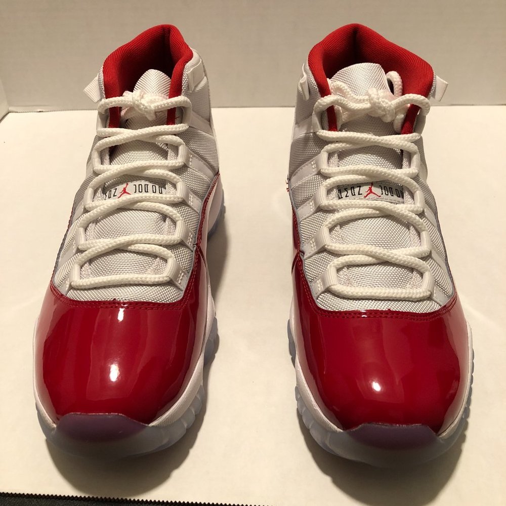 Air Jordan 11 Retro - Picture 2 of 5